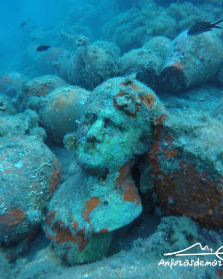 Cabeza de Quinto Lunio, de 50 cm de alto, envejecida bajo el mar. Elemento decorativo de interior o exterior.