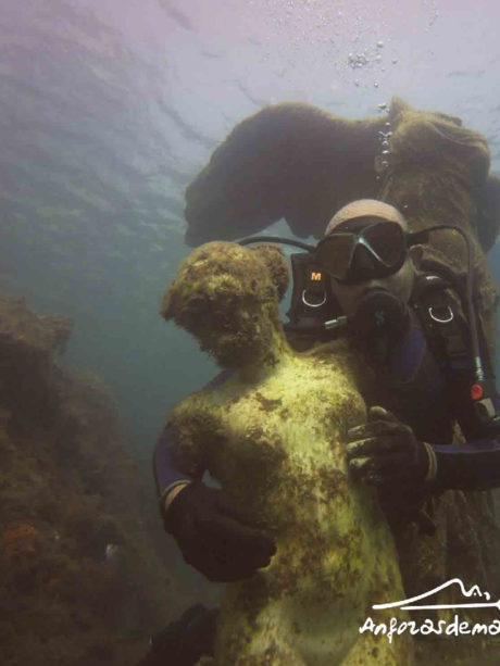 Venus de Esquilino, de 147 cm de alto, envejecida bajo el mar. Elemento decorativo de interior o exterior.